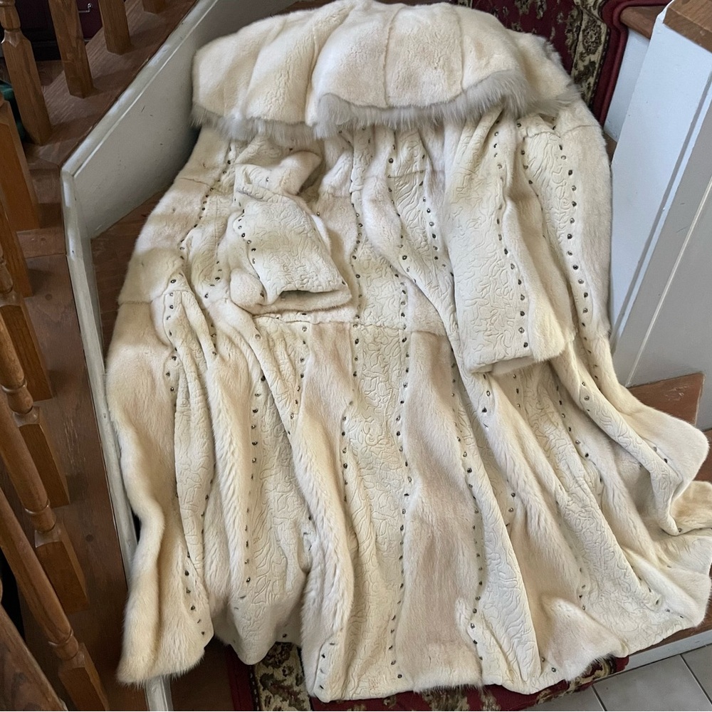 Designer Nina Ricci Tourmaline  Huge Collar Unique Mink Fur Coat